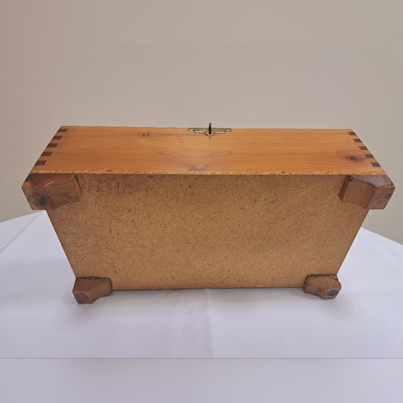 Vintage Cedar Wood Box Jewelry - Picture 4 of 6